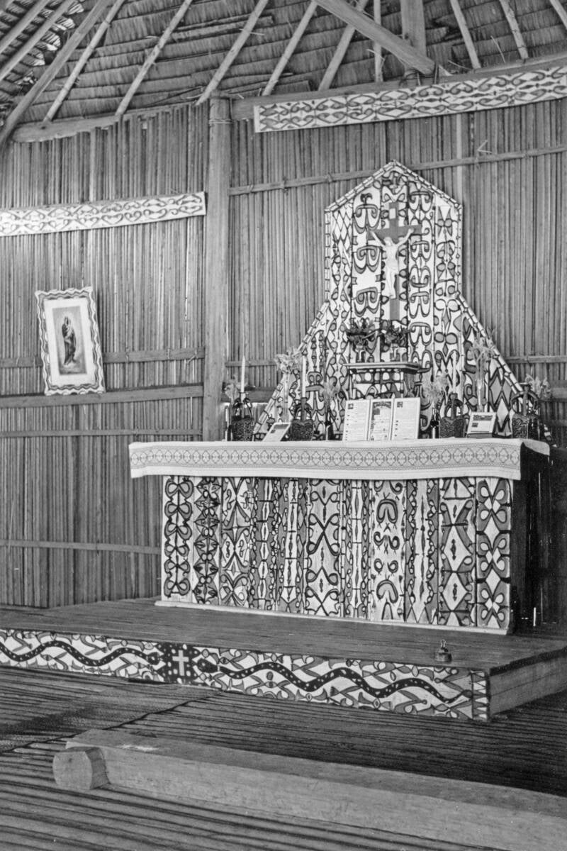 Altaar kerk te Kepi ca 1955