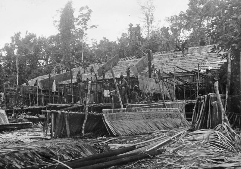 Bewerkt 20233 K395 De atap gaat erop - in twee uur tijd
