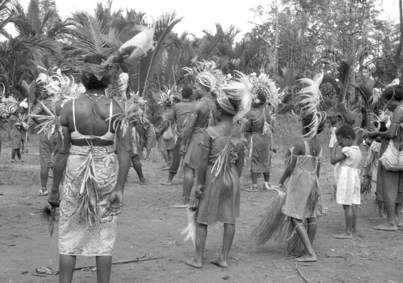 D69-Map238 Dr. F. C. Kamma  004 Sentani dansfeest