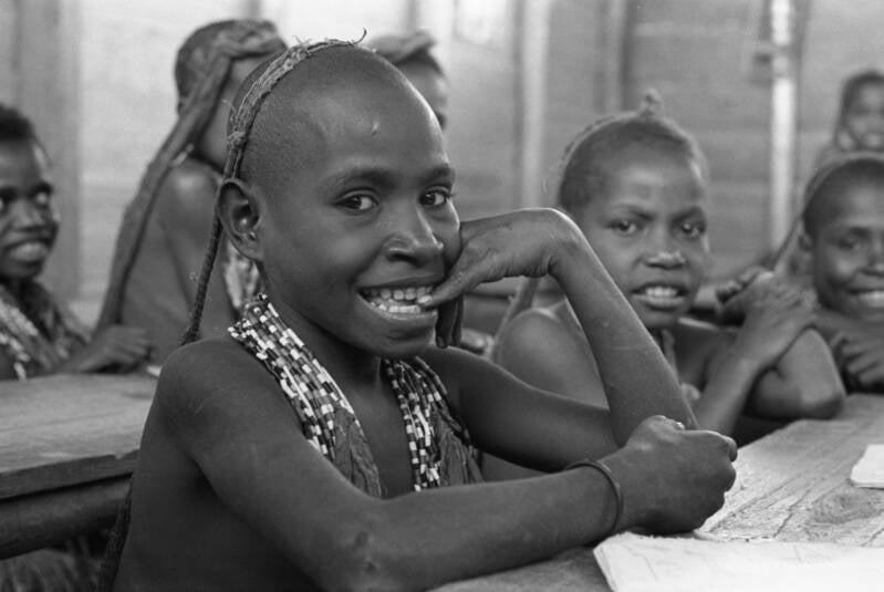 Donkers album5-film497-033 Schooltje Akimuga