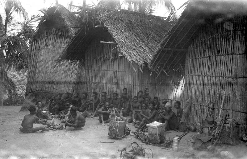 Collectie PKN diapositief  DSC_8164  Verzamelde mannen