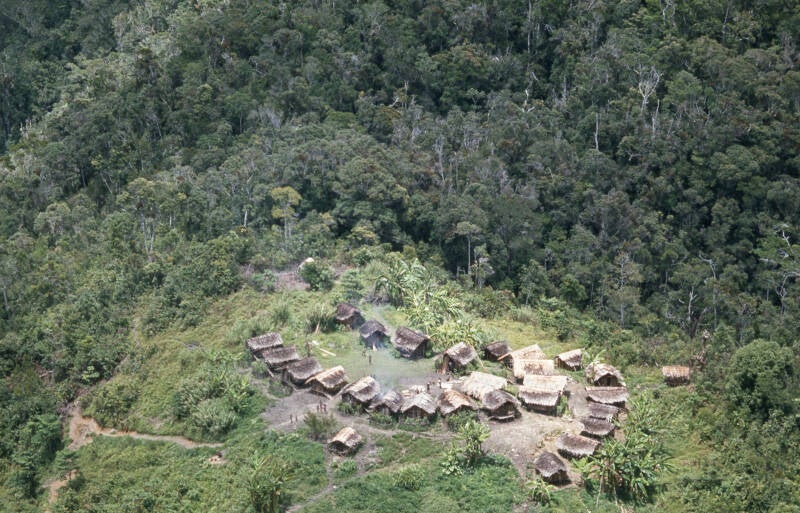 Luchtopnames Sterrengebergte. Henny van de Kerkhof diapositief d3s1-004 en d3s2-006