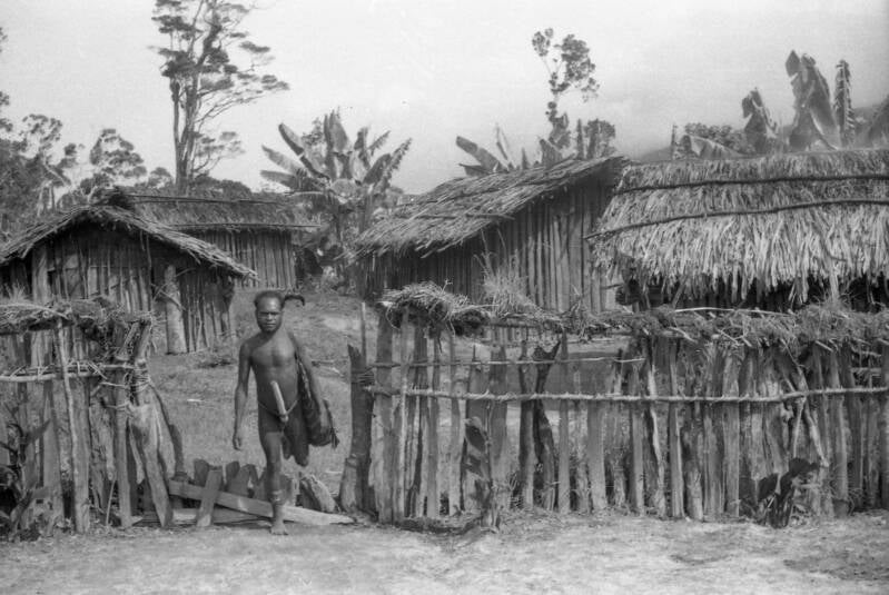 irian-jaya-1-87 -011 Timeepa Kamuvallei 1960-1962 