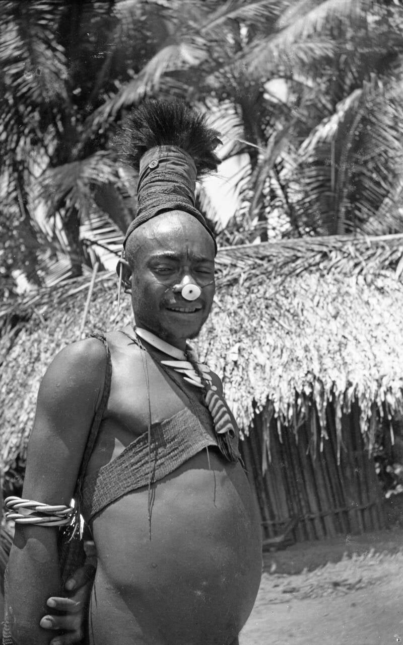 IrianJaya-5-383-018 Een man uit Waina Keerom