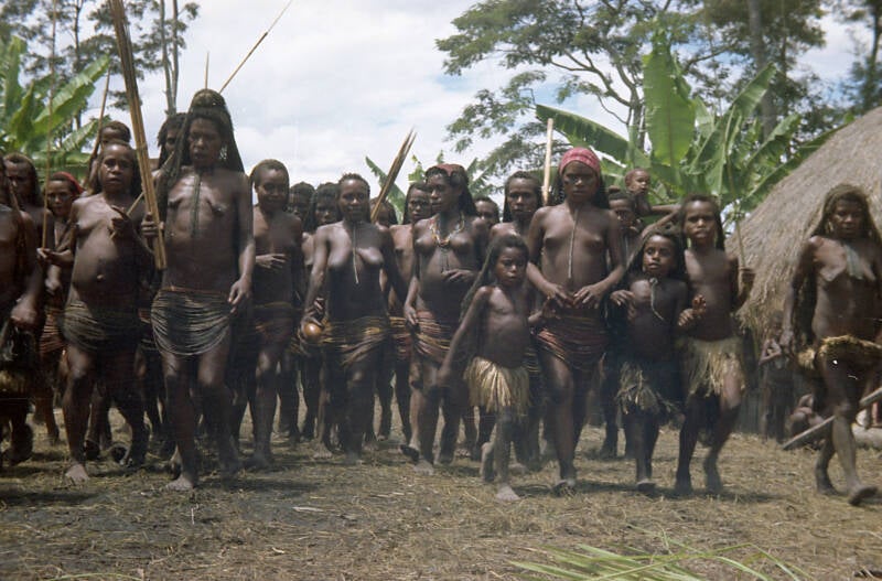 Jules Camps Baliem 1966 IrianJaya2 - 125  -003 Vrouwen en meisjes 