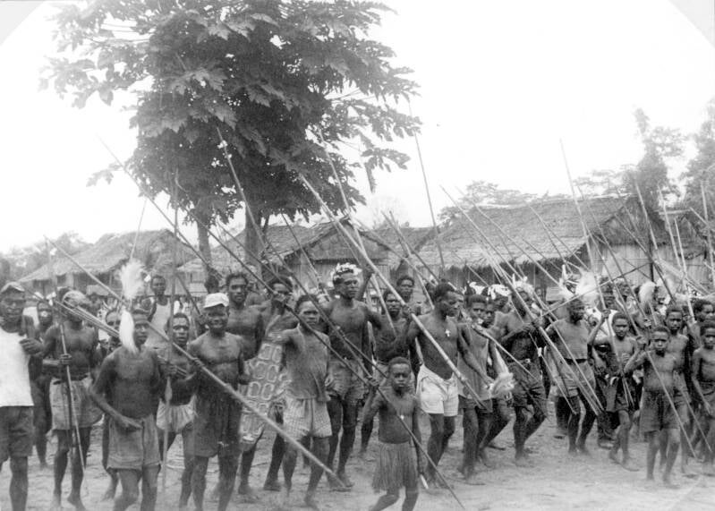 Kees van Kessel K902 Arare-geen oorlog maar feest