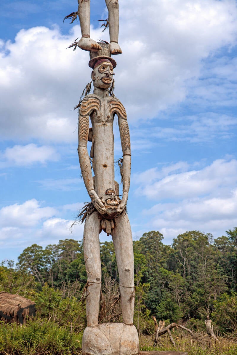 Krosschell JM Nieuw-Guinea III  021 Serie Pirimapoen en omgeving okt-nov 1959 Asmat voorouderbeeld Kawe onderstuk bisjpaal