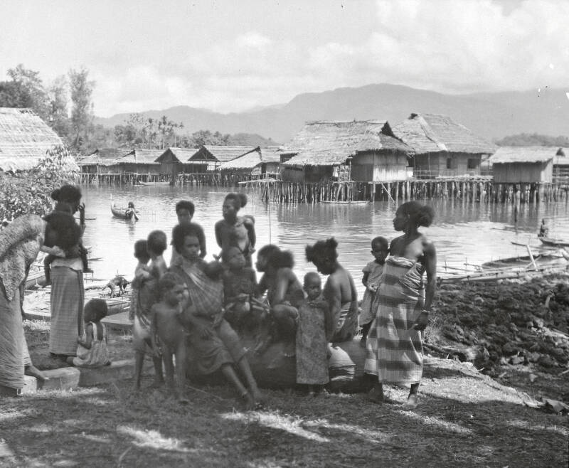 Papoea-vrouwen locatie onbekend PKN diapositief DSC_7983