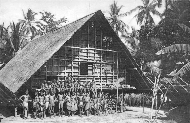 RV-A440-t-289A NMVW-Huis van de inheemse bevolking van Jamna -nabij Sarmi 1924-1932