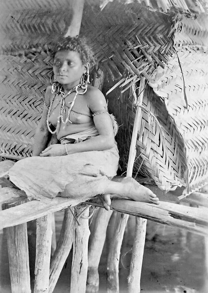 Sentani vrouw 1900-1925 TM-FV-0456-168