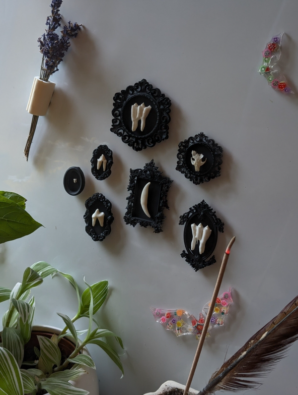 Oddity fridge magnet set