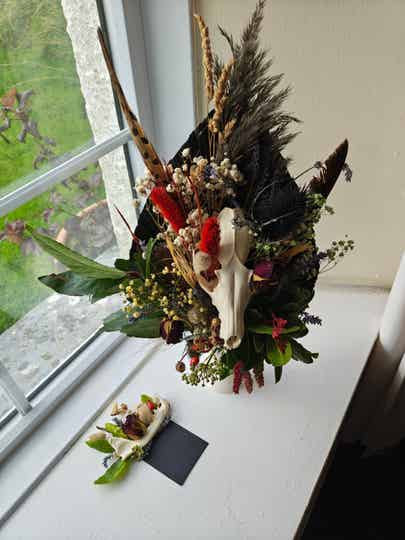 Dark fox skull bouquet + pocket card