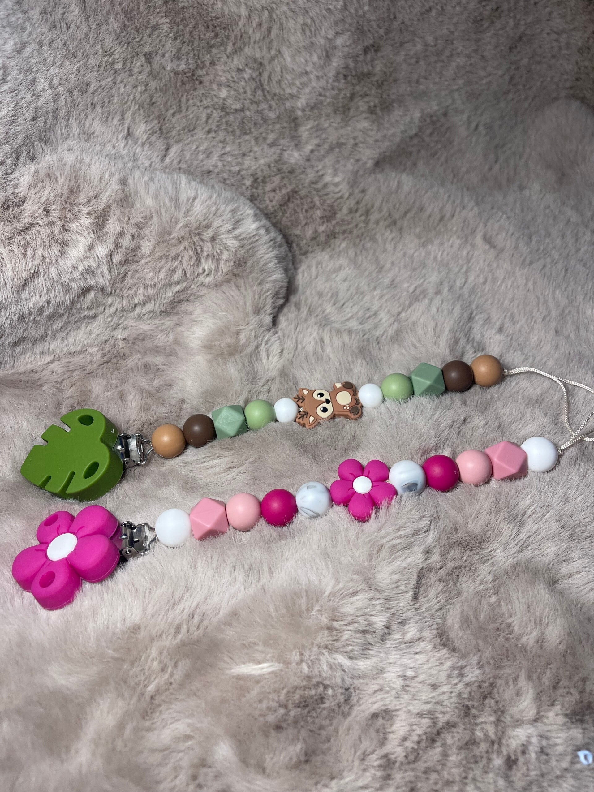 Attache tétine simple / une fantasie