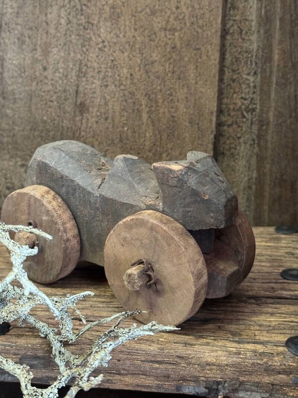 Oude houten Nandi heilige koe op wieltjes No.2