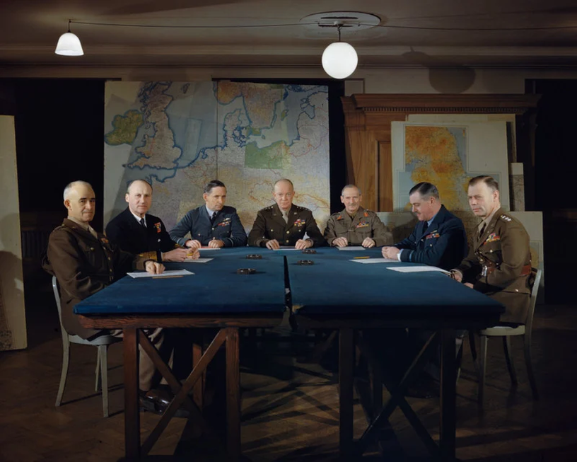 Commander In War Weapons & Warfare | The Second World War