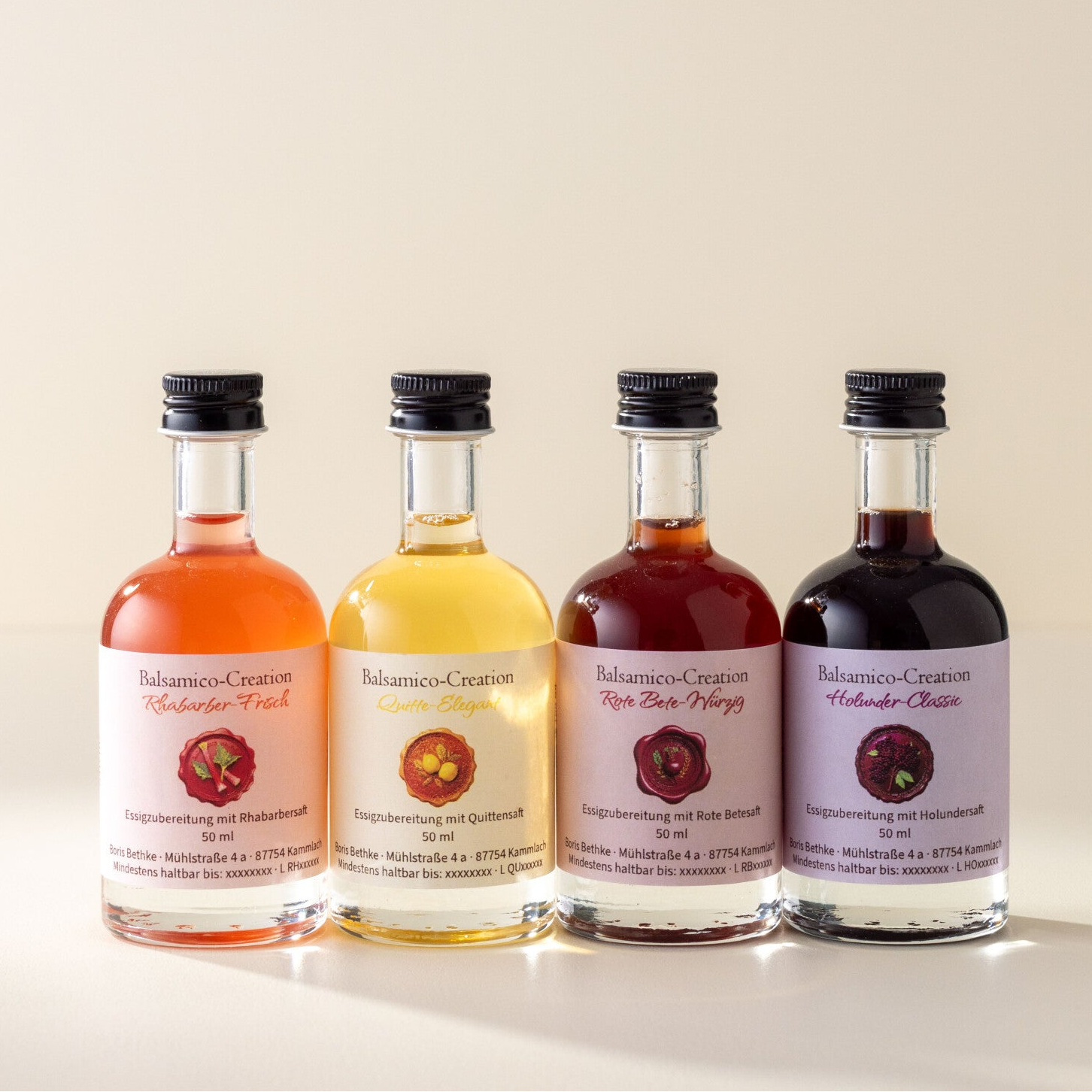 Frühlingsgericht mit grünem Spargel und Balsamico-Creation Rhabarber