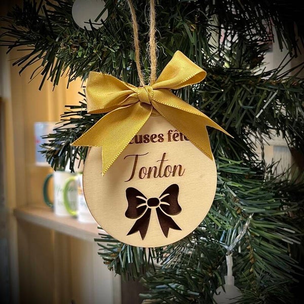 Boule de Noël à fond brun