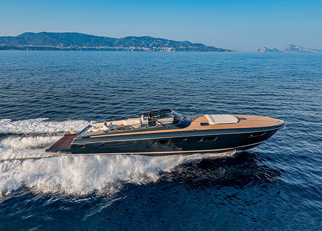 ITAMA 62 Yacht Charter Saint-Tropez | MSC Yachting Yacht Charter