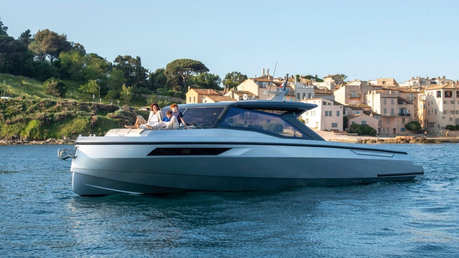 SANTASEVERA 52 Yacht Charter Saint-Tropez | MSC Yachting Yacht Charter