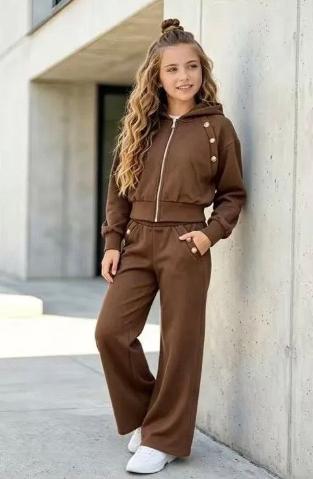 Brown button set