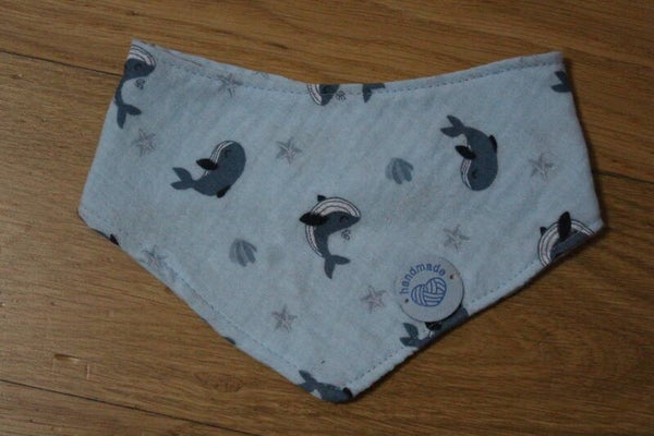 Dreieckstuch hellblau/Wal 00036