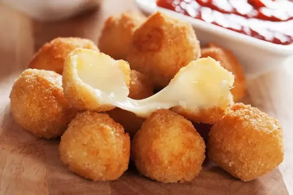Bolitas de queso. (Con patatas)