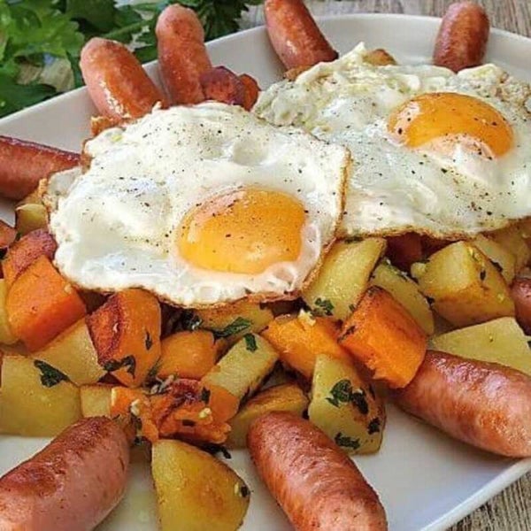 Combinando de salchichas (huevo y patatas)