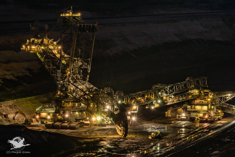 Tagebau Inden RWE Bagger Schaufelradbagger Kohle Kraftwerk Strom Weisweiler Aussichtspunkt Schiphoven Nachtaufnahme