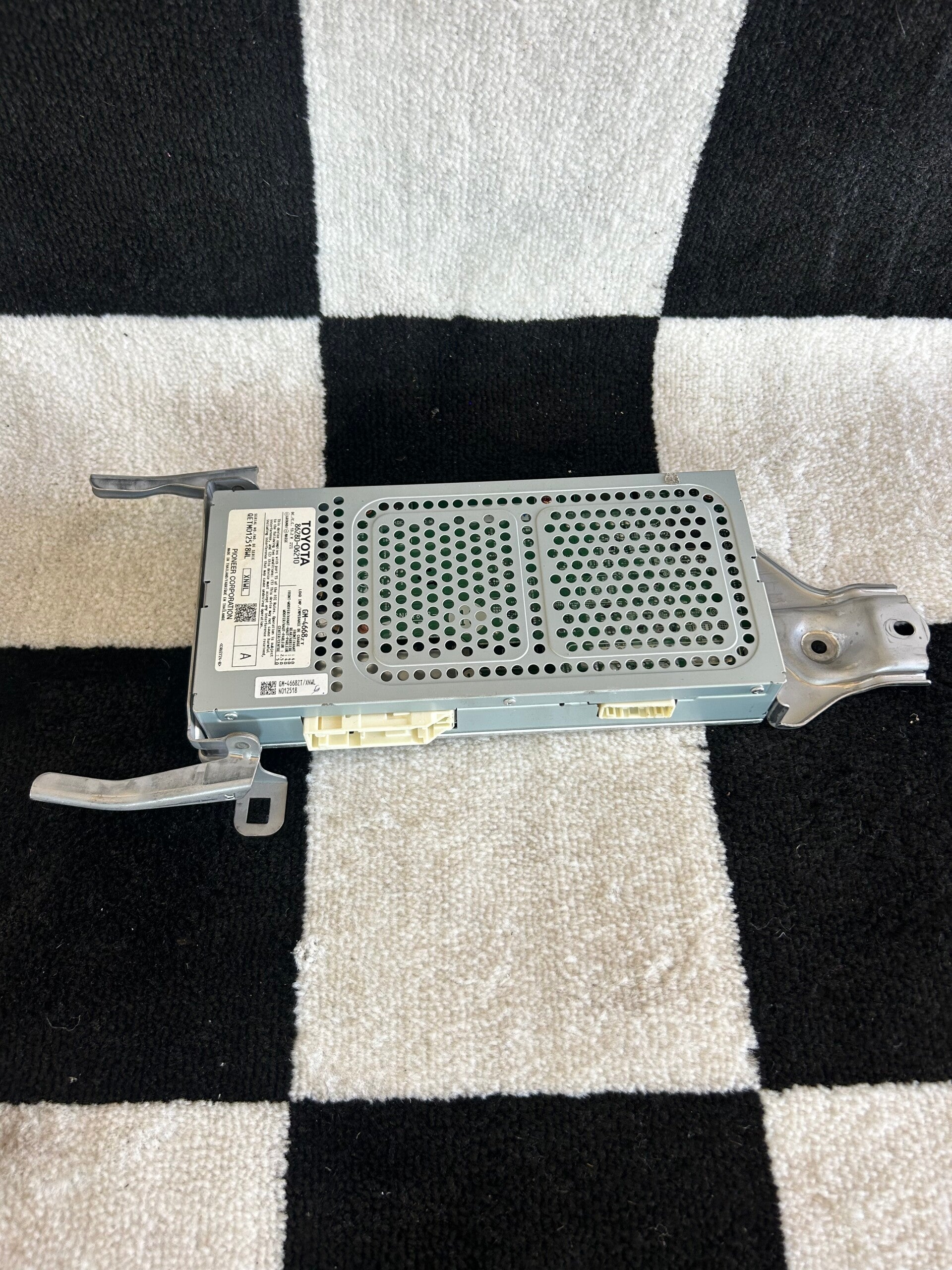 2014–2017 Lexus ES350 OEM Mark Levinson Audio Amplifier 86280-06210