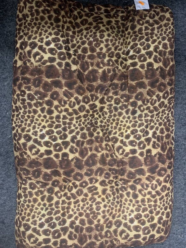 Coussin chien leopard 90x60