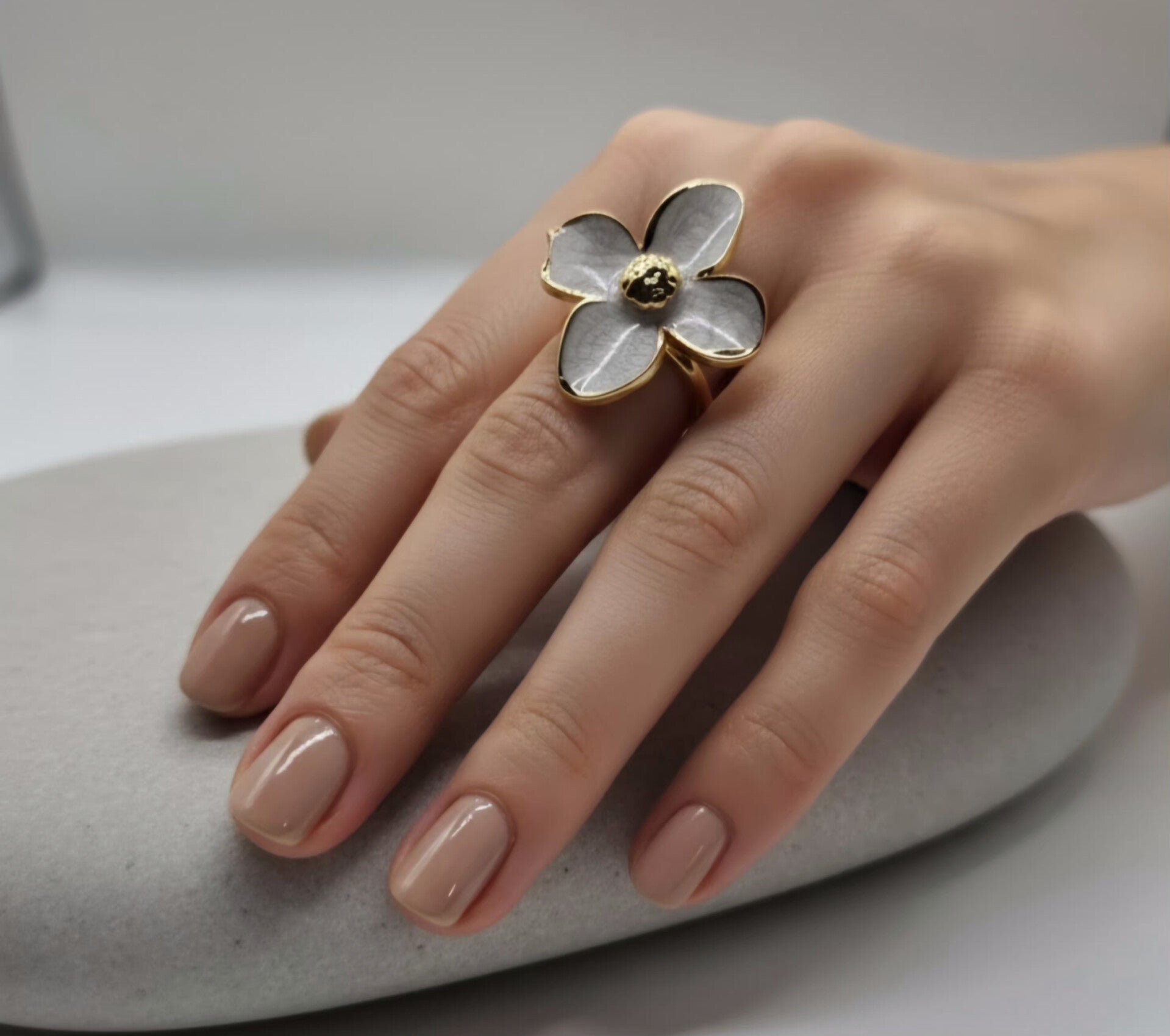 Blossem pearl ring