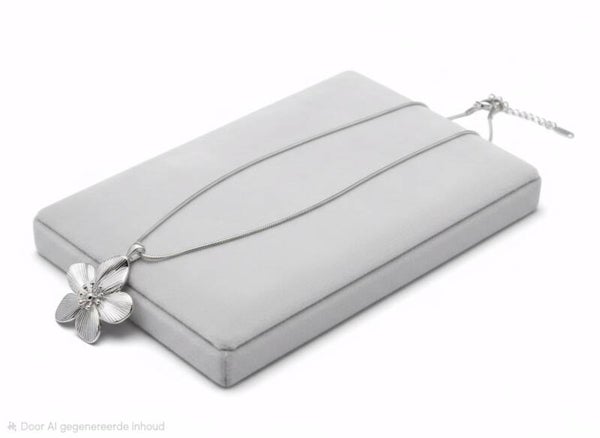 Silver bloom necklace