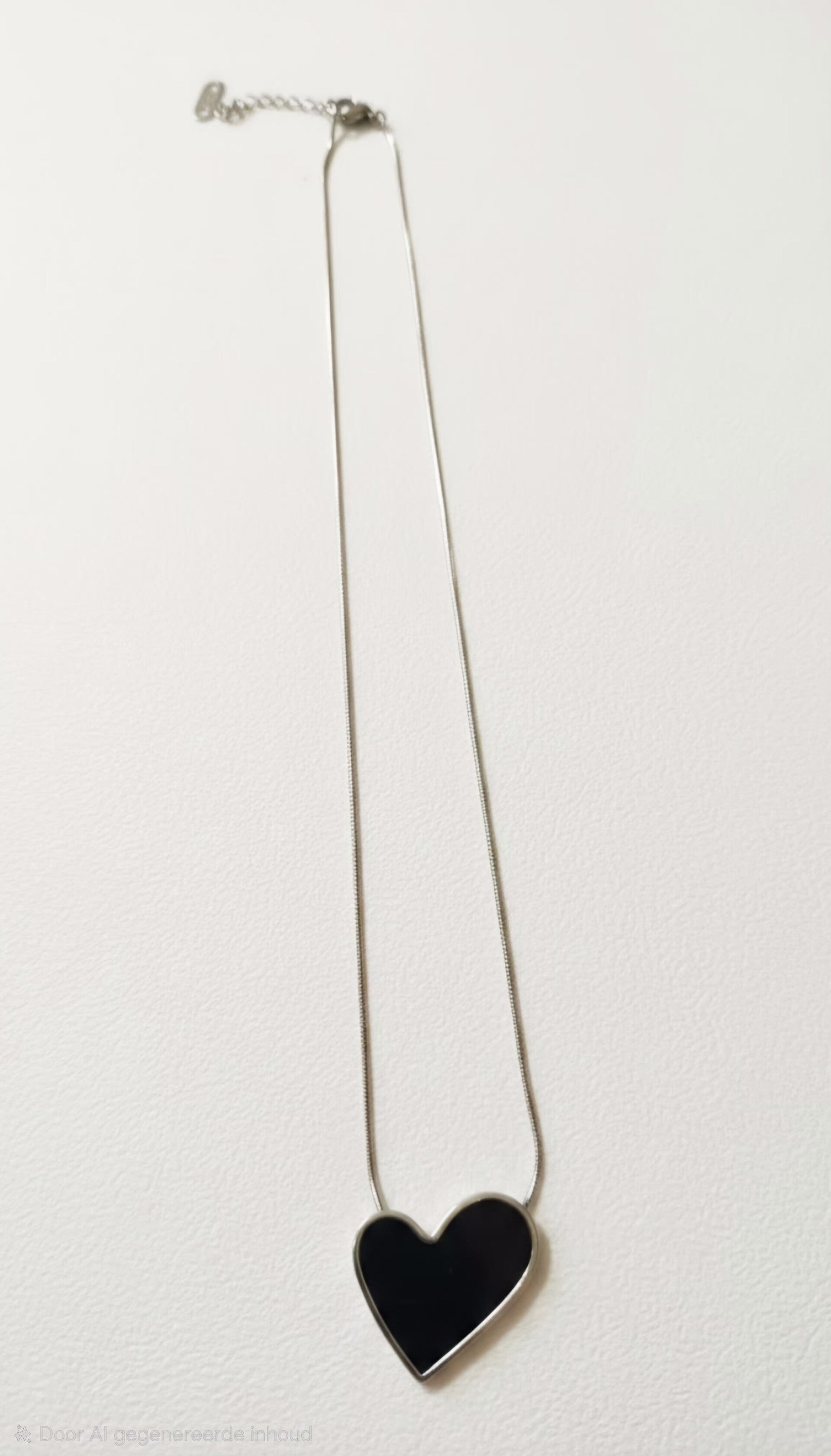 Noir heart necklace