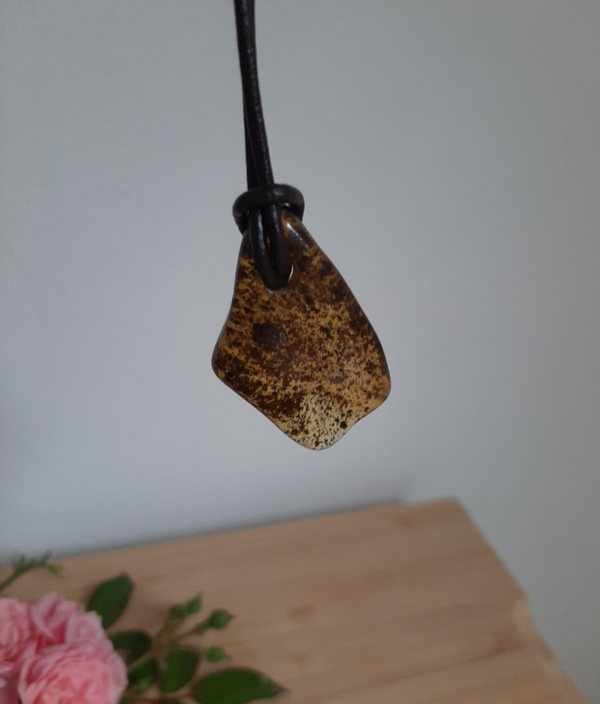 Barnsteen Amber Hanger aan Leren Koord Uniek
