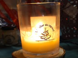 bougie en cire végétale allumée 