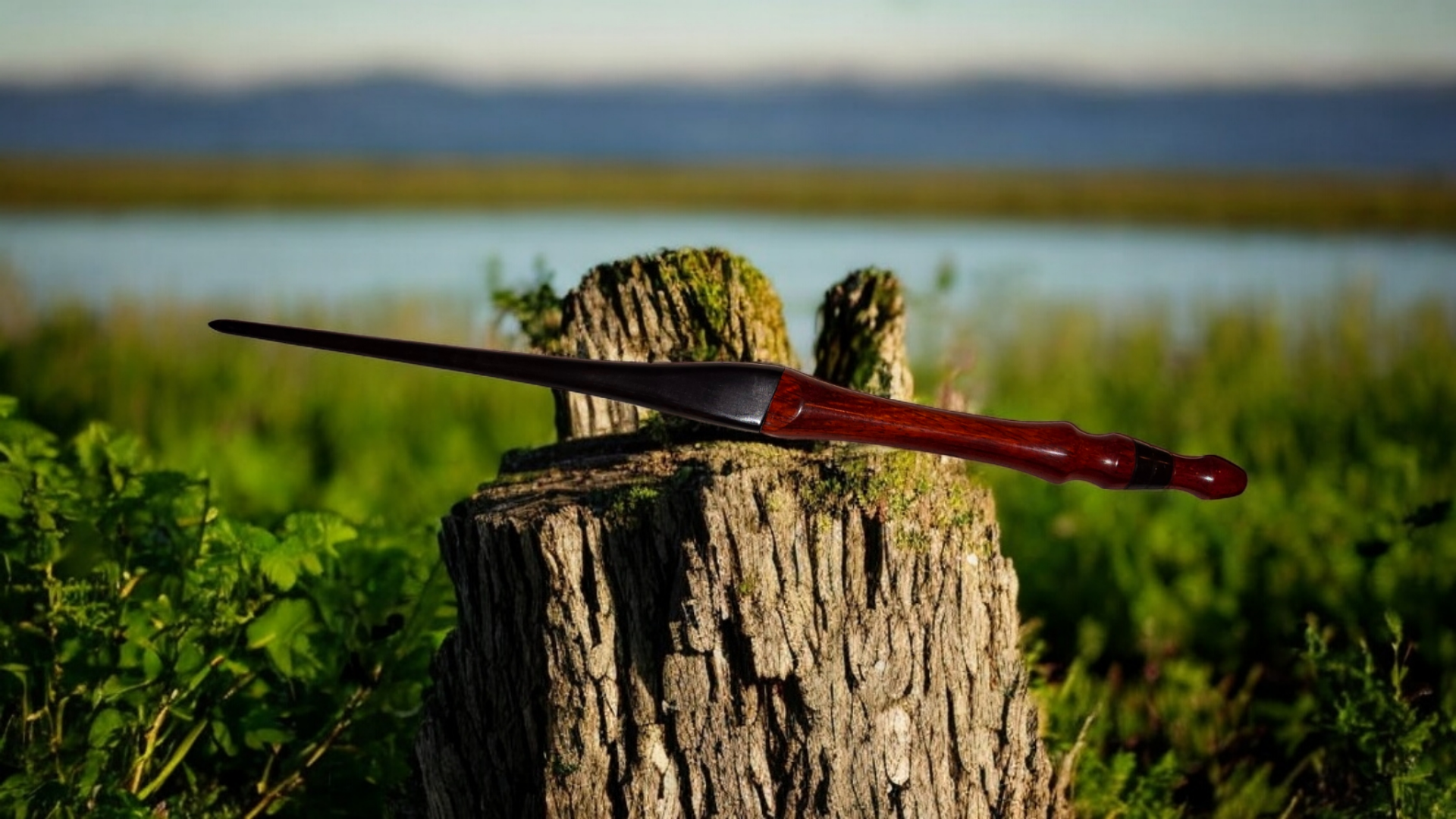 Baguette magique faite de padauk et d'ébène africain.