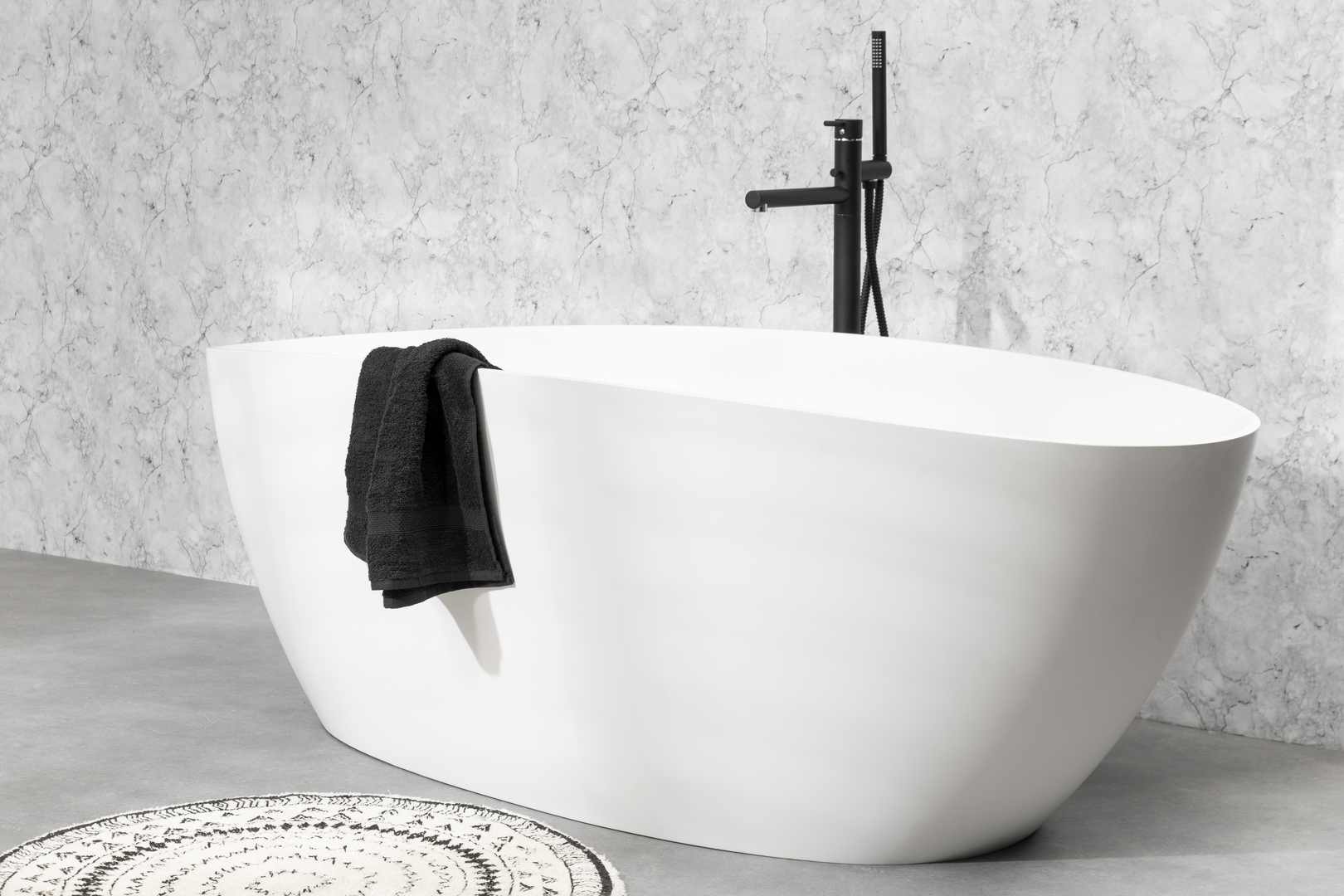 Plieger Liri Vrijstaand bad mineraalsteen met geïntegreerde overloop   170x77x62cm | inclusief chromen afvoergarnituur | mat wit