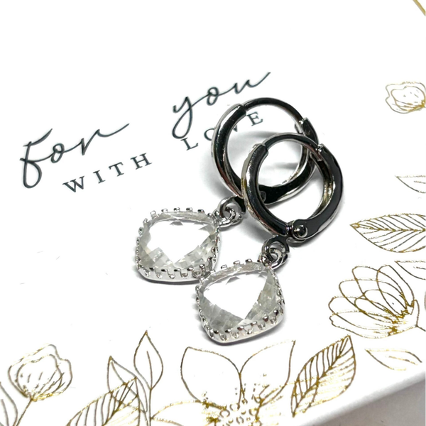 Ohrringe mit Kristallglas Anhänger in Silber