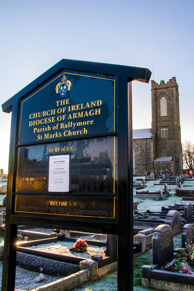 Kirche, Friedhof, Frost, Nordirland