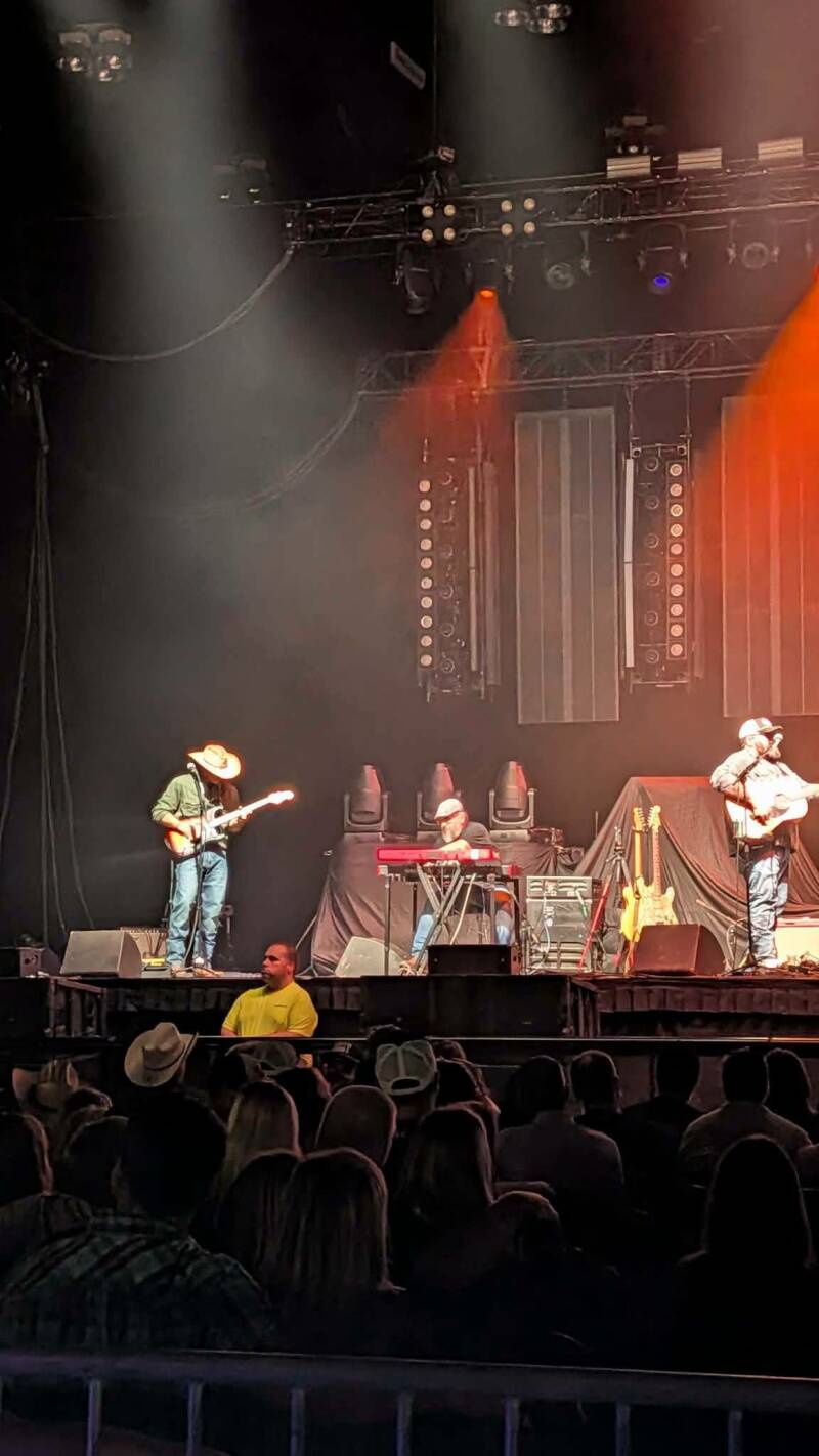 me-on-keys-justin-moore-standard-xl5tyo.jpg