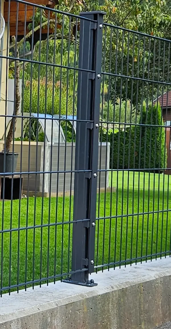 Pfosten 60 x 40 x 2 x 1300 mm mit Abdeckleiste und Verschweißte Bodenplatte Anthrait (inkl Zubehör)