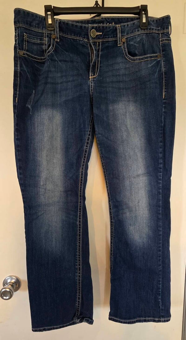 Maurices Women's Blue Medium Wash Straight Leg Stretch Denim Jeans 13/14-S