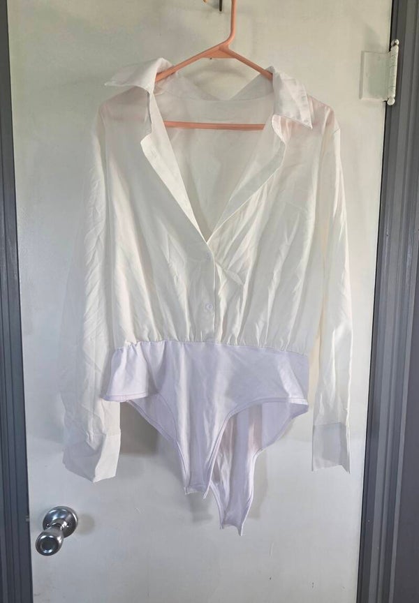 NWOT Women’s White Long Sleeve Collared Button-Up Bodysuit Snap Closure XXL