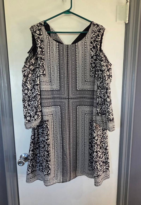 Luxology Women’s Size 16 Black White V-Neck Cold Shoulder Lined Midi Dress