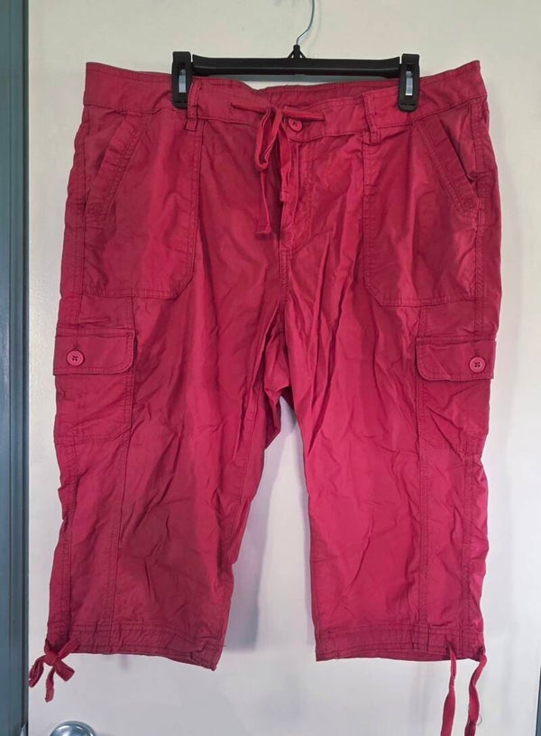 St. John's Bay Women’s Pink Cargo Capri Pants Size 16