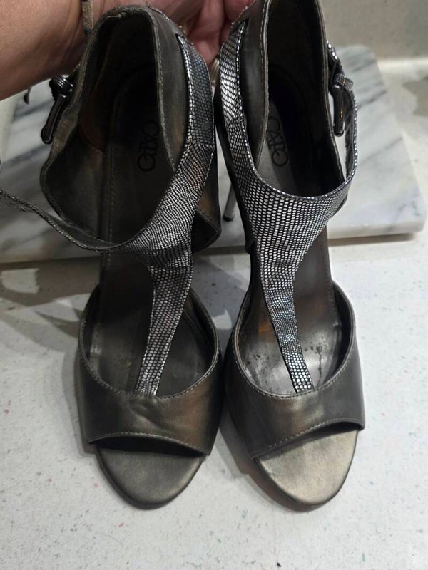 Cato Metallic Pewter Silver Peep Toe T-Strap Stiletto 4" Heels Size 8
