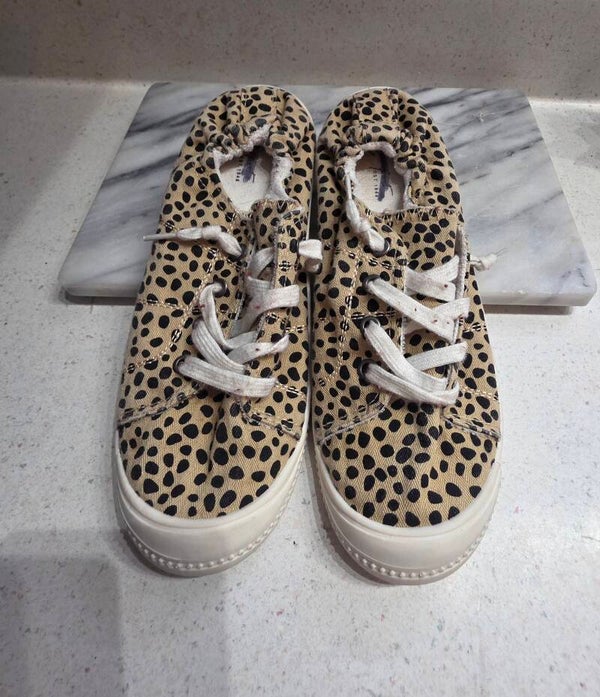 Women's Comfort Est 1946 Cato Cheetah Print Canvas Slip-On Sneakers Size 8
