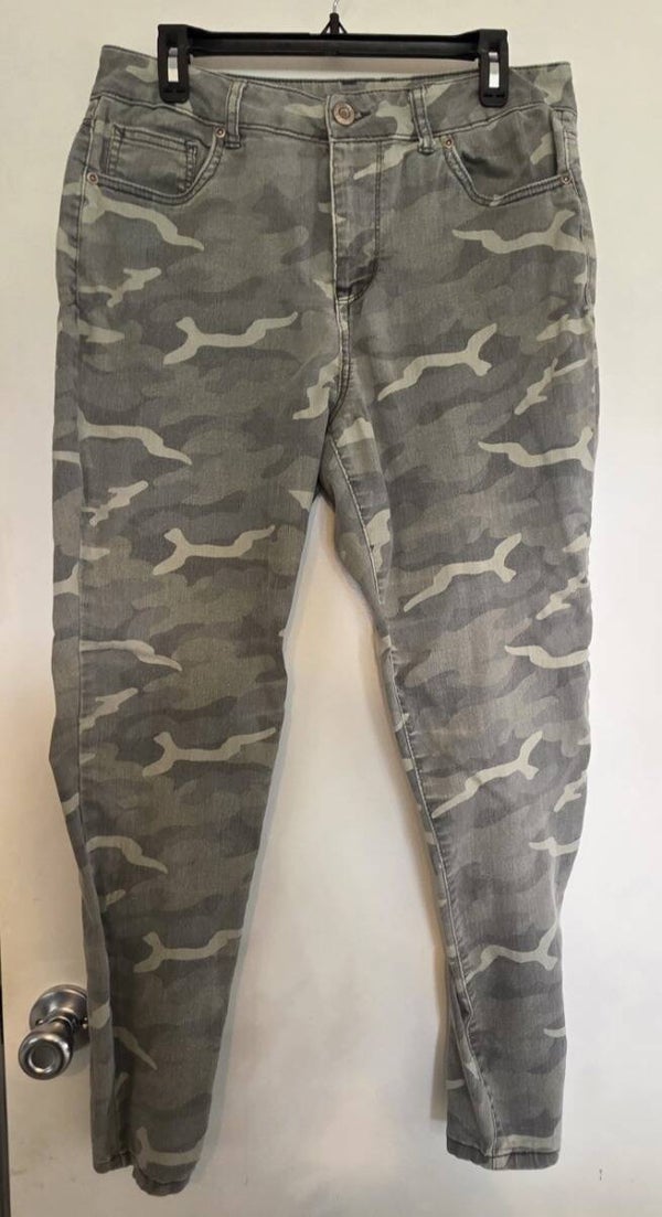 Women's Maurices High Rise Green/Gray Camouflage Stretch Skinny Jeans Size L