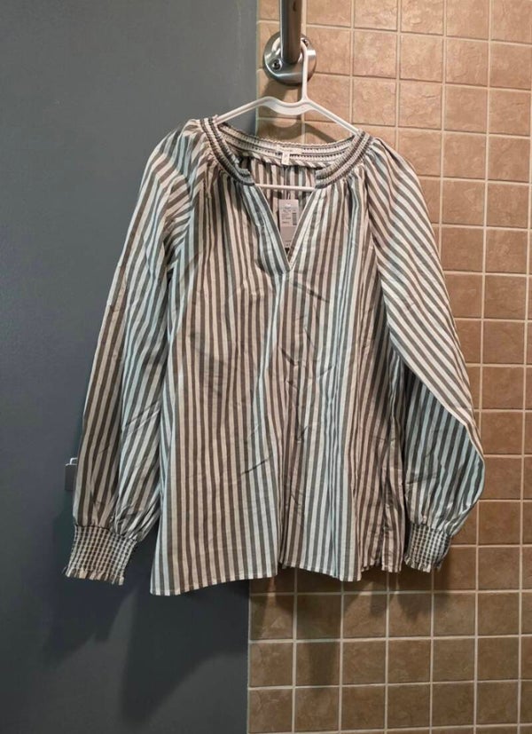 NWT Maurices Women's Small Gray/White Striped 100% Cotton V-Neck Poplin Blouse