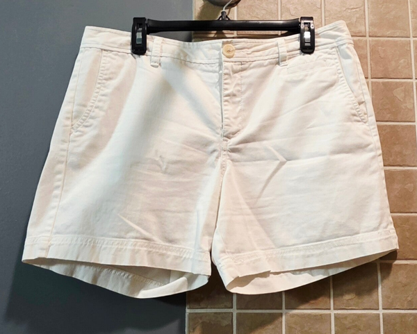 Dockers White Weekend Chino/Metro Shorts w/ Pockets Women's Size 12